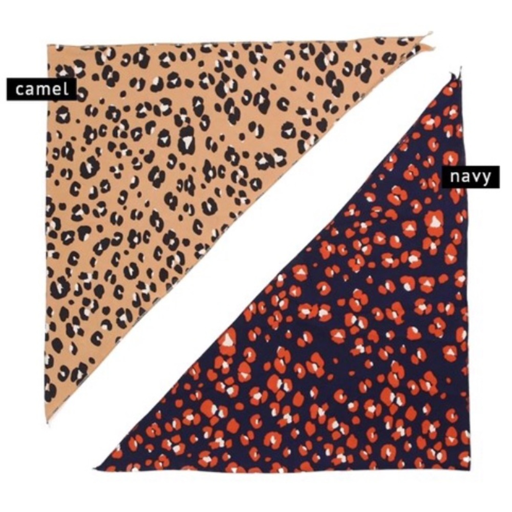 Leopard Triangular Fashion Scarf - Picture 5 of 5